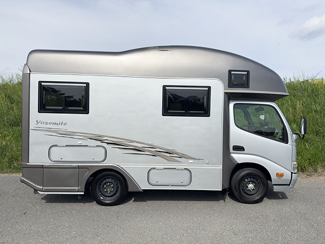 キャンピングカーレンタル右