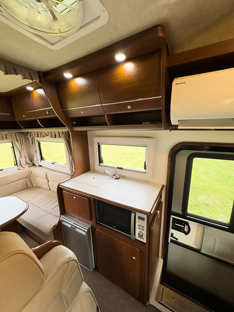 キャンピングカーレンタルヨセミテキッチン1