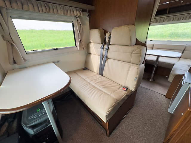 キャンピングカーレンタルヨセミテリビング