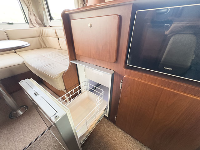 ヨセミテラウンジ冷蔵庫1